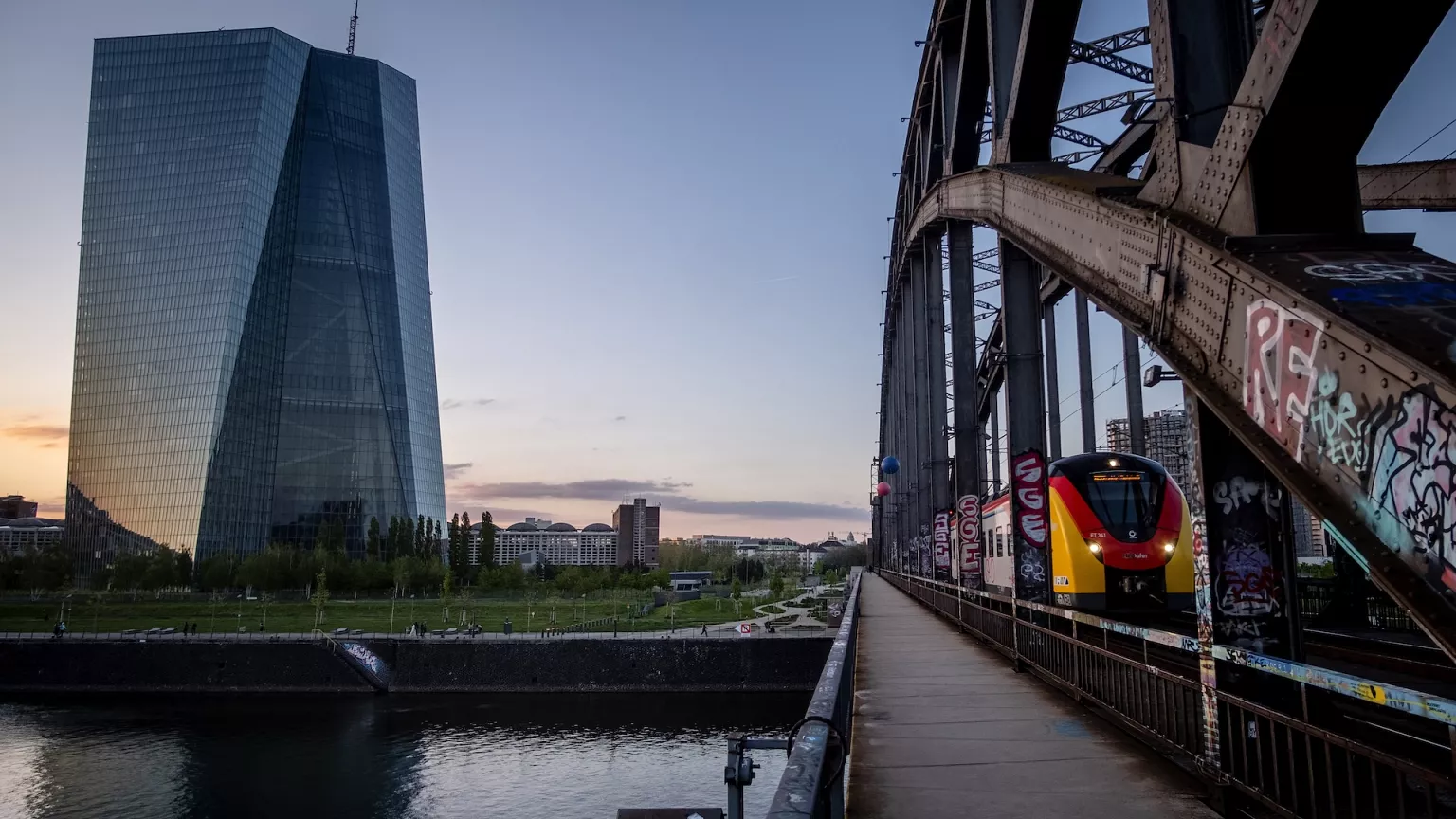 European Markets Amid Inflation and Energy Crises: An In-Depth Look