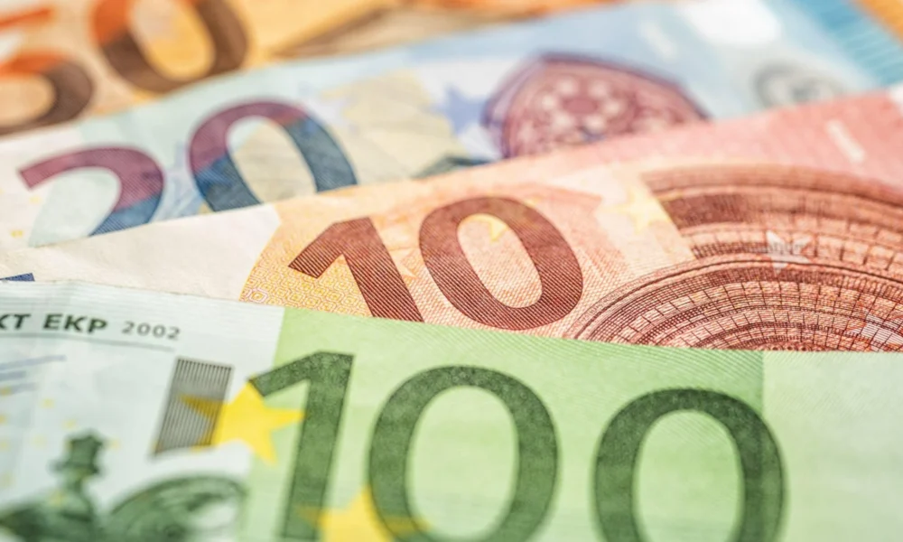 France Pushes Eurozone Toward Joint Eurobond Issuance
